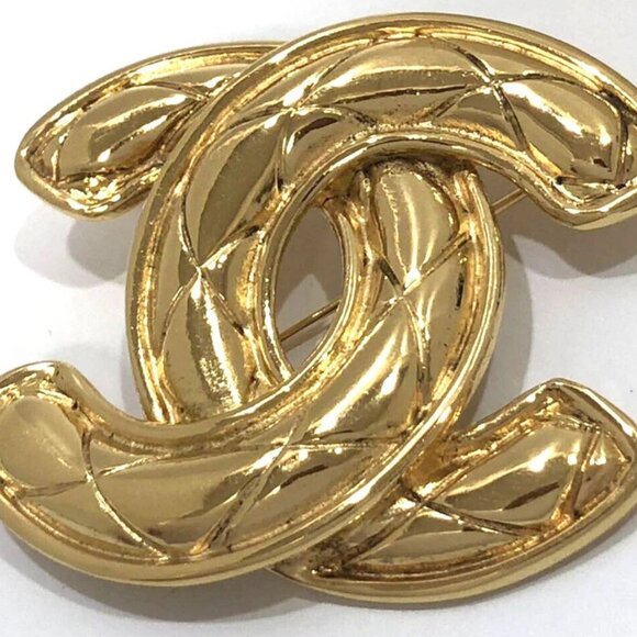 CHANEL CC Logo Quilted Matelasse Brooch Gold Tone Pin Auth w/Box D-o1150 - Picture 8 of 16